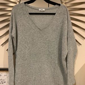 Piko V-Neck Sweater-Gray